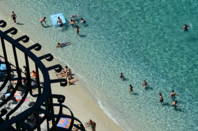 Scoperti a Tropea 38 B&B fantasma, multati i titolari