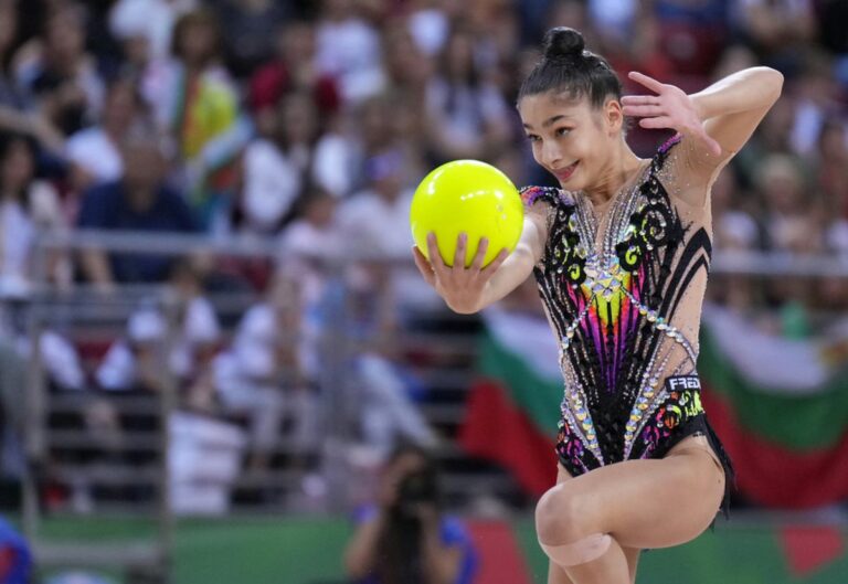 Wolrd Cup ritmica, a Milano Raffaeli in testa a metà gara