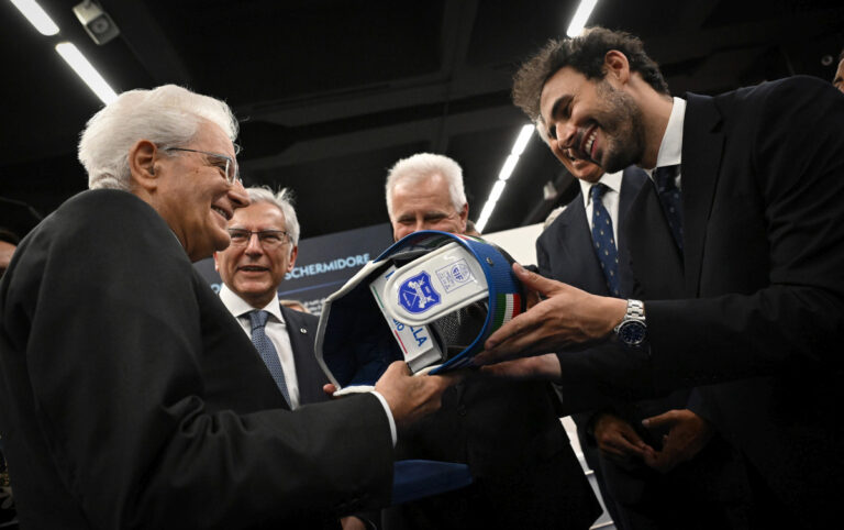Mattarella e due medaglie azzurre aprono i Mondiali di Milano