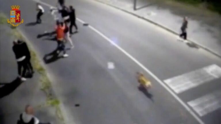 Rissa a Milano con machete e colpi di pistola, 14 arresti