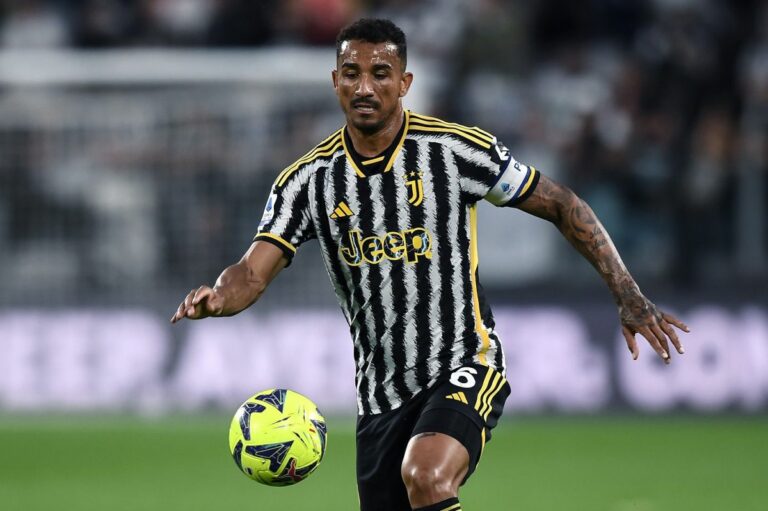 Milan avanti due volte, la Juve rimonta e vince ai rigori