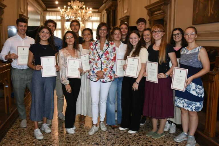 La presidente del Consiglio comunale Damiano premia a Ca’ Farsetti i “centini”