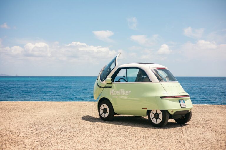 Microlino colora le spiagge di Riccione
