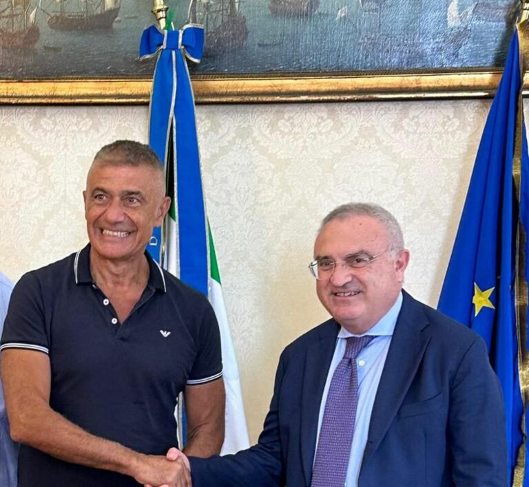Napoli, Pecoraro Scanio “Finalmente stop al degrado piazza Plebiscito”