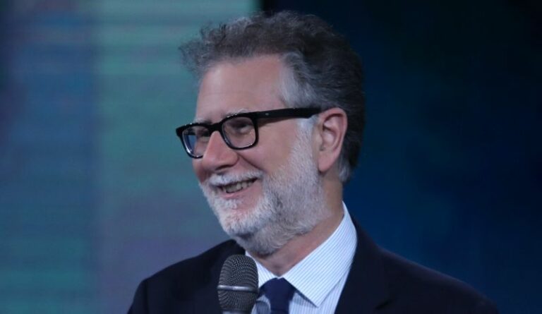 Fazio “Riapriamo i social di Che tempo che fa”