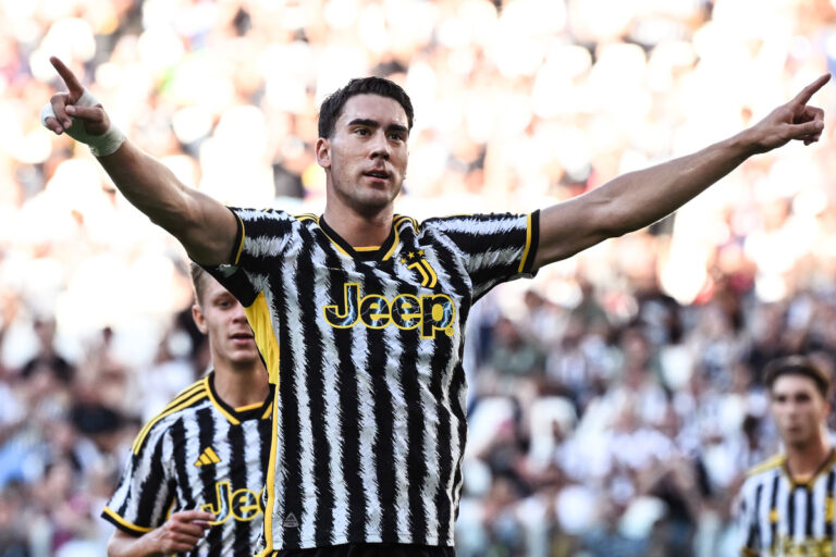 Juve vince 8-0 nel test in famiglia, tifosi contro Lukaku