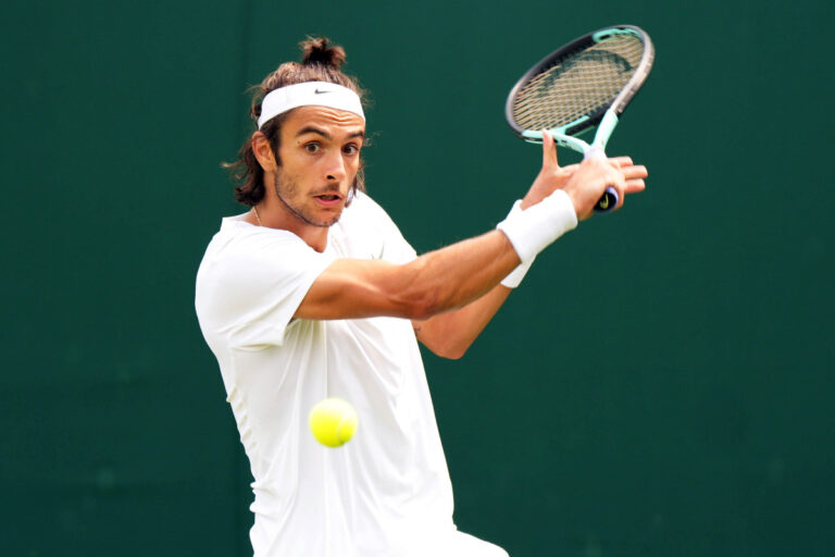 Musetti ko in due set, Medvedev ai quarti a Toronto