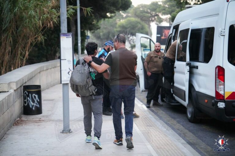 A Malta senza permessi, arresti di migranti e lavoratori stranieri