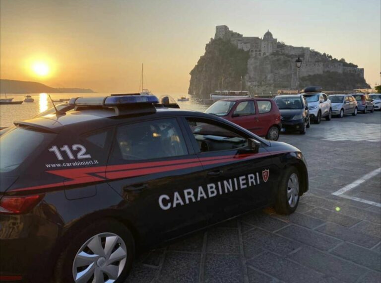 Controlli dei carabinieri a Ischia e Procida, pioggia di sanzioni