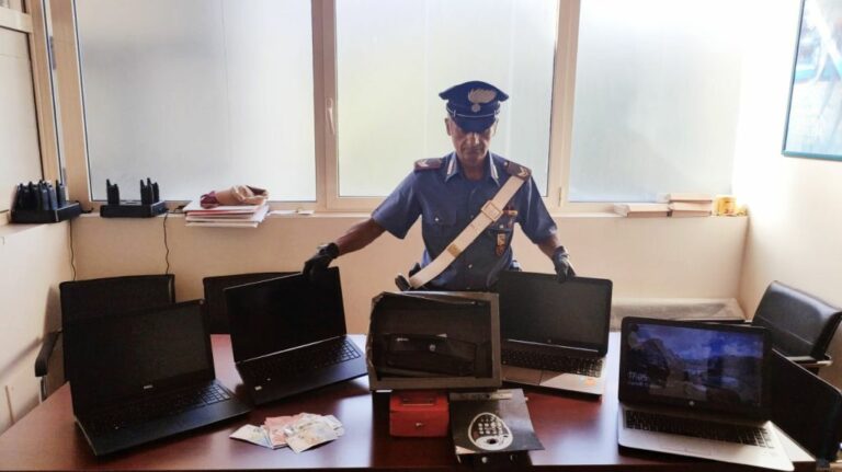 Sorpreso con una cassaforte in strada a Roma, arrestato