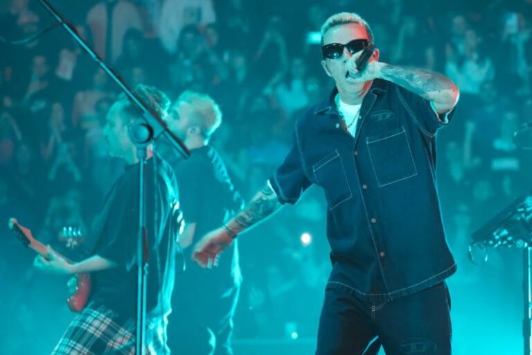 Salmo cancella i prossimi concerti, “Il corpo mi chiede uno stop”