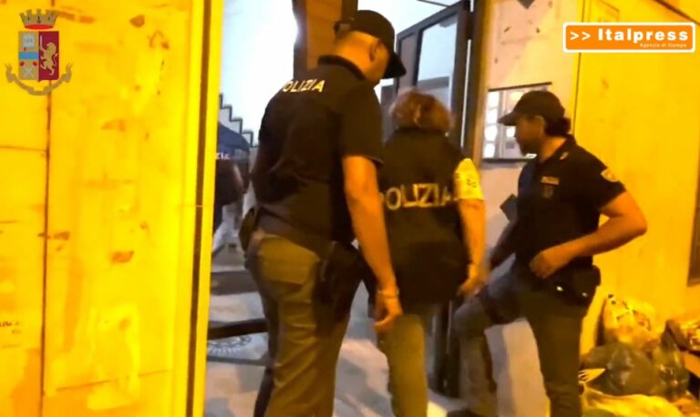 Furti e ricettazione di beni di lusso, smantellata banda a Salerno