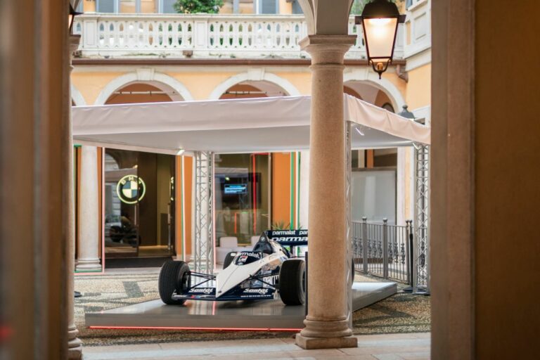 La Brabham Bmw BT52 di F.1 in mostra alla House of Bmw di Milano