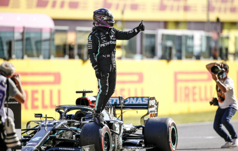 Hamilton e Russell rinnovano con la Mercedes fino al 2025