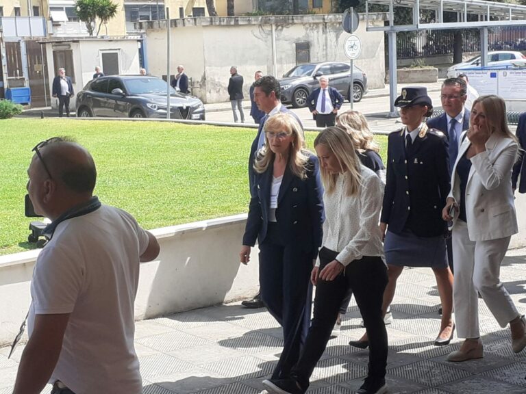 Meloni a Caivano “Non possono esistere zone franche”