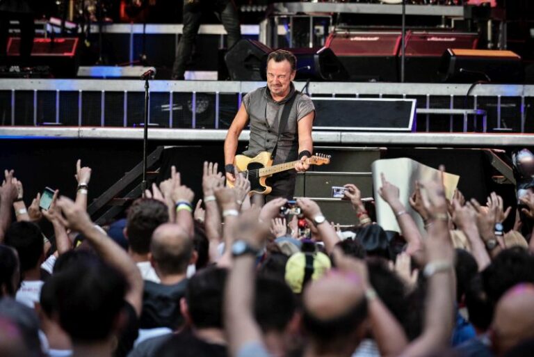 Bruce Springsteen è malato, annullate due date del tour