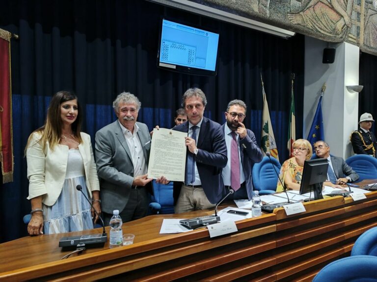 Palanca cittadino onorario di Catanzaro, ritirata la maglia numero 11