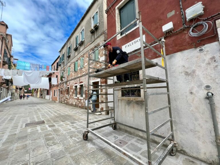 Dall’inizio dell’anno restaurati 70 nizioleti e 80 numeri civici