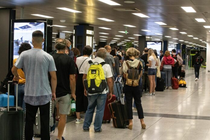 Ripresi i voli Alitalia da Linate, passeggeri in partenza dall'aeroporto