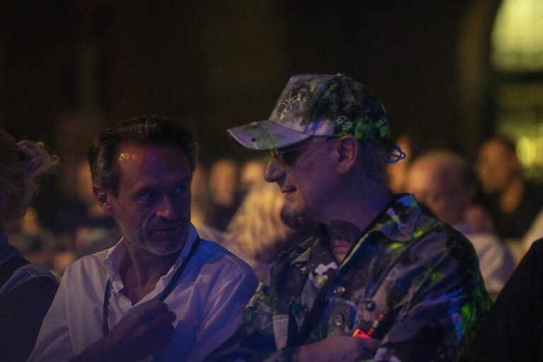 J-Ax incorona Jess e Polvere nuovi talenti musicali milanesi