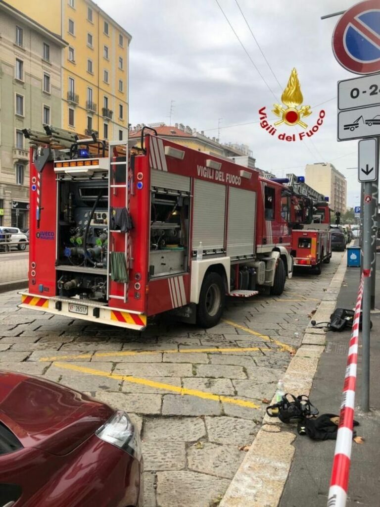 Fumo in una discoteca di Milano, intervengono i Vigili del Fuoco