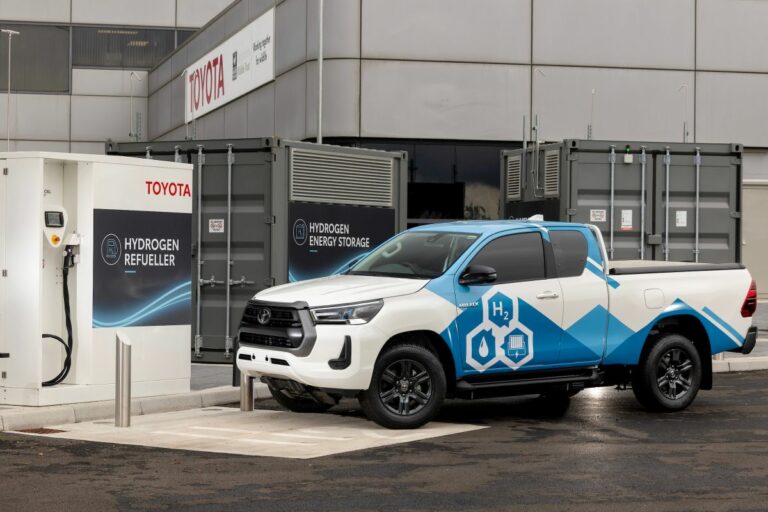 Prototipo Toyota Hilux elettrico a celle a combustibile di idrogeno