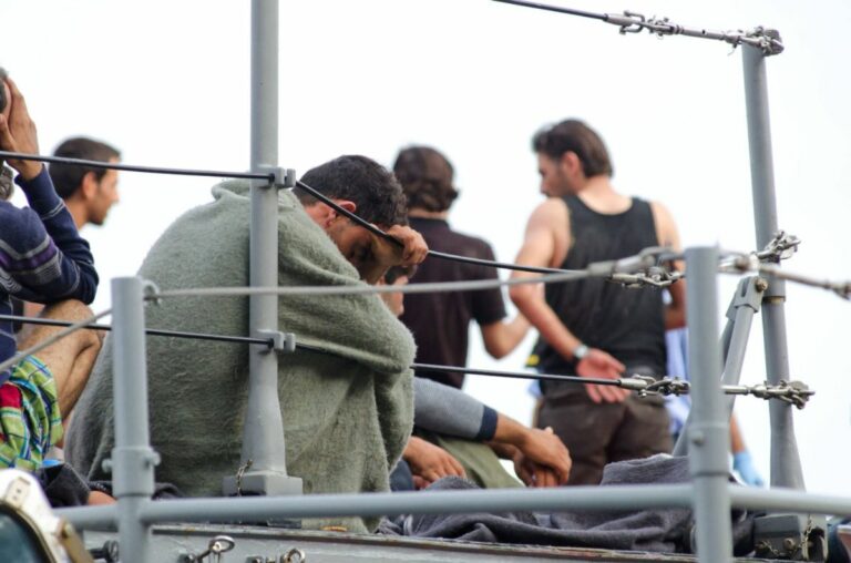 Nave Louise Michel salva migranti, in viaggio verso Trapani