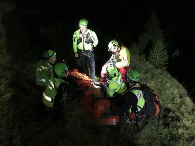 Valtellina, elicottero privato cade in Val Gerola. Tre feriti