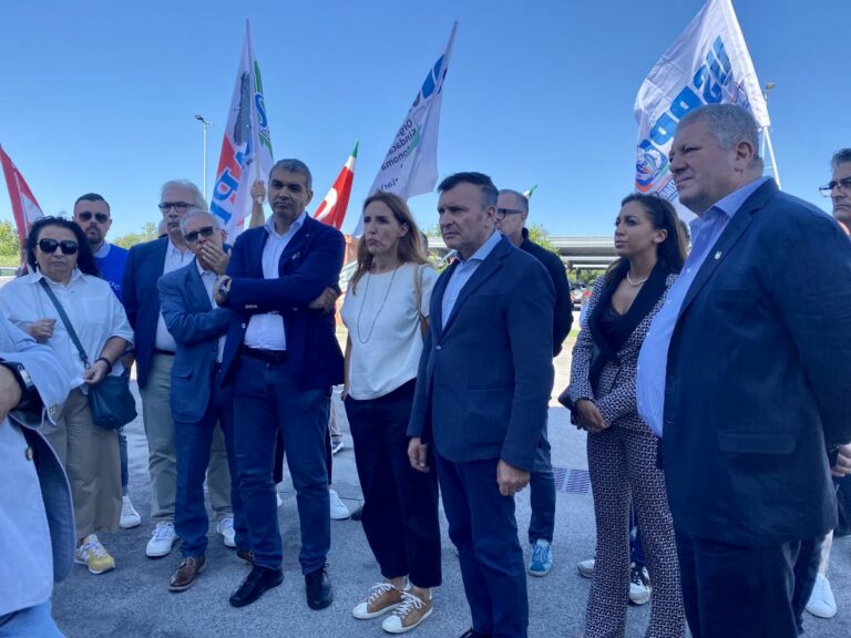 L’assessore Donazzan partecipa a sit in polizia penitenziaria di Padova