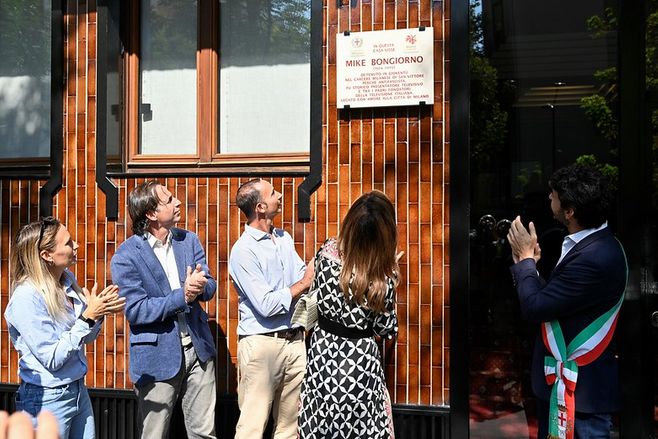 Milano è memoria, una targa per ricordare Mike Bongiorno