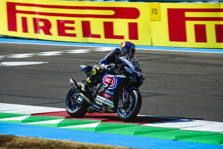 A Magny-Cours Razgatlioglu vince Gara 1 con pneumatici Pirelli di gamma