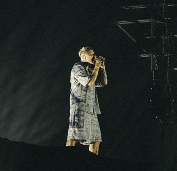 Lazza, otto nuove tracce in versione live su Amazon Music