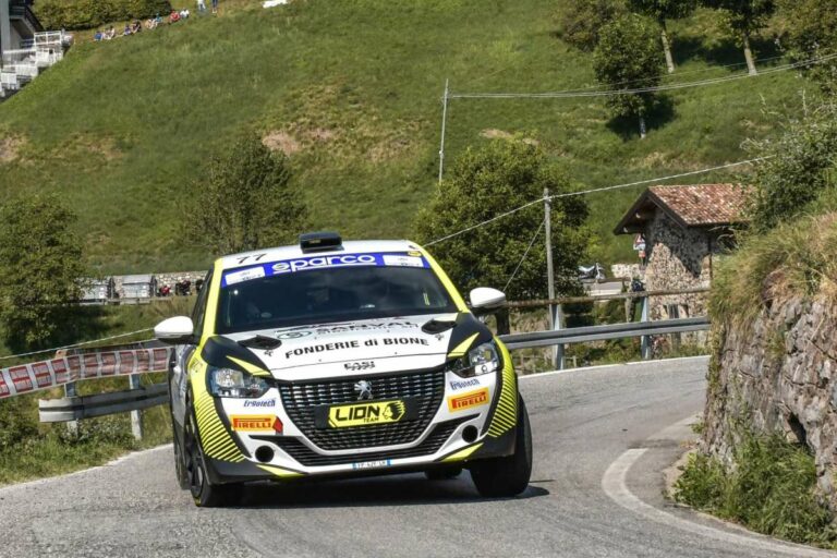 Di Pietro vince allo sprint, titolo Pirelli torna in gioco