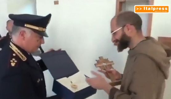 Ruba le reliquie di San Francesco e scappa in bici, arrestato a Lamezia Terme
