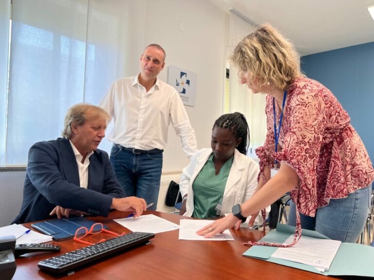 Giovane burundese firma contratto all’ospedale Giglio di Cefalù “Coronato un sogno”