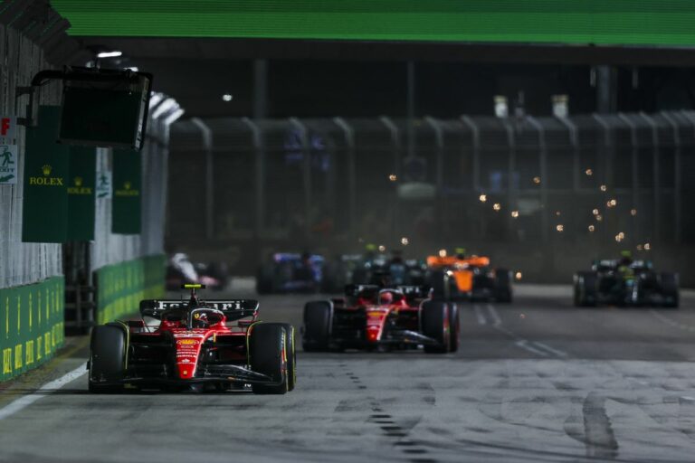 Gioia Ferrari a Singapore, vince Sainz “Sono al settimo cielo”