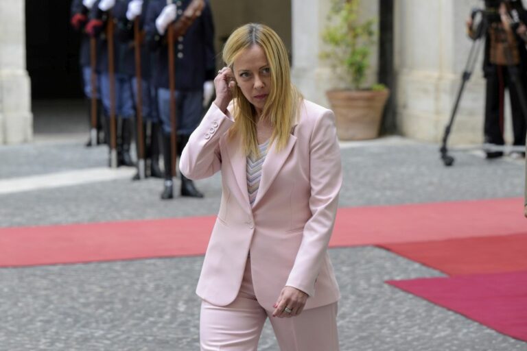 Meloni “Non permetterò che l’Italia diventi il campo profughi d’Europa”