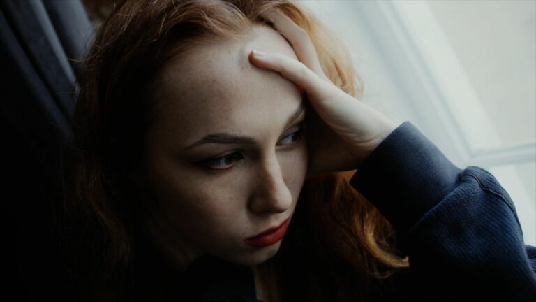 Lo stress colpisce 8 italiani su 10, scrittura e sport tra i rimedi