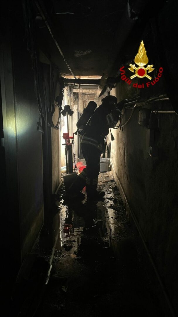 Incendio in una cantina di Canegrate, nessuna persona coinvolta