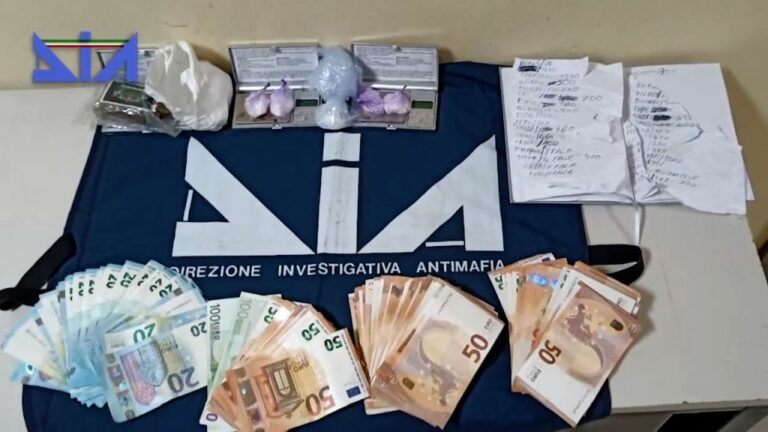 Ricettazione di oro e gioielli, arrestate 8 persone