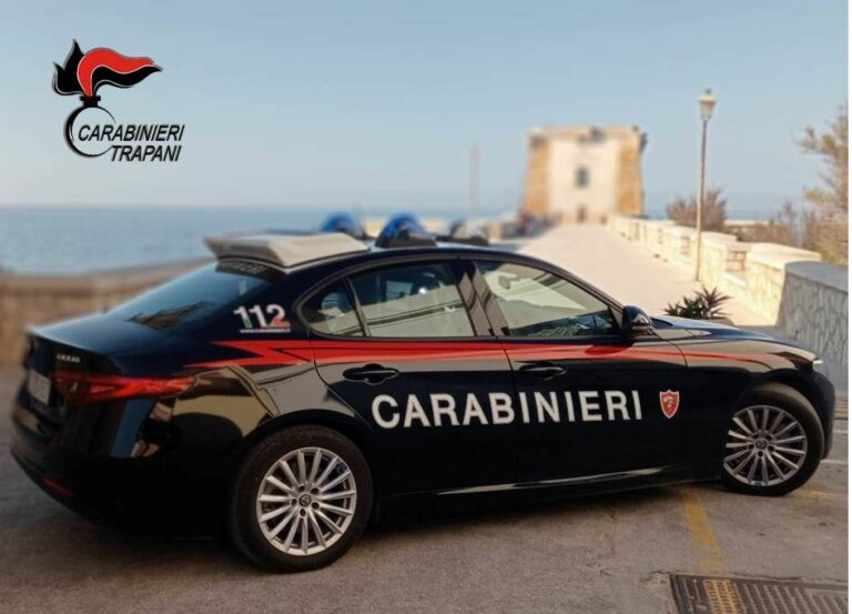 Fuma una sigaretta dal balcone di casa e viene riconosciuto, arrestato latitante