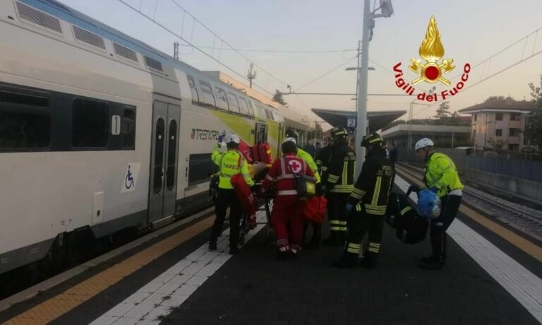 Cusano Milanino, giovane si getta sotto un treno. Ferito lievemente