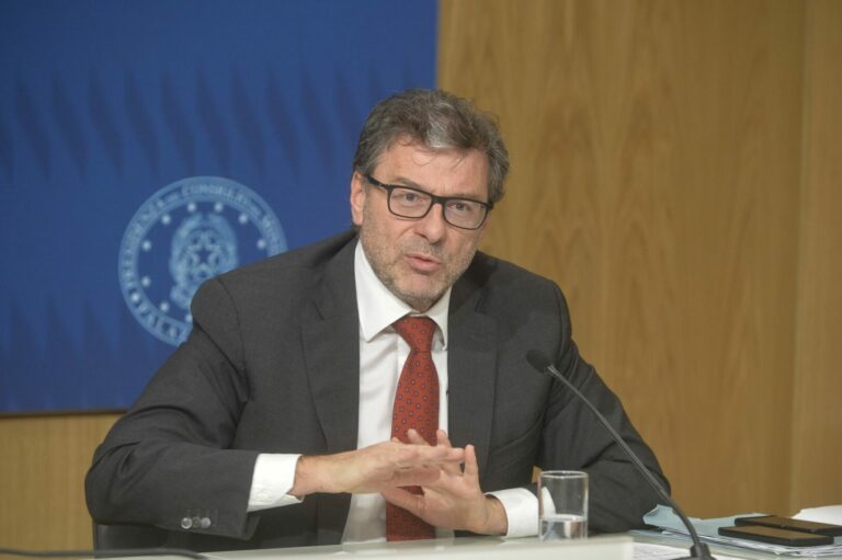 Giorgetti “Situazione delicata, servono scelte difficili”