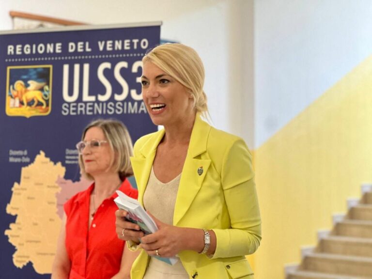 Consegnato diario scolastico della ULSS3 agli alunni della Tintoretto di Mestre