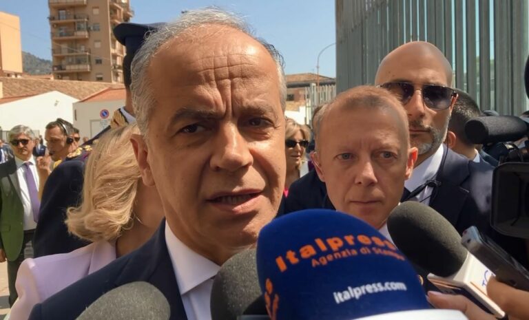 Piantedosi “Reprimere la piaga dei femminicidi e puntare sull’educazione”