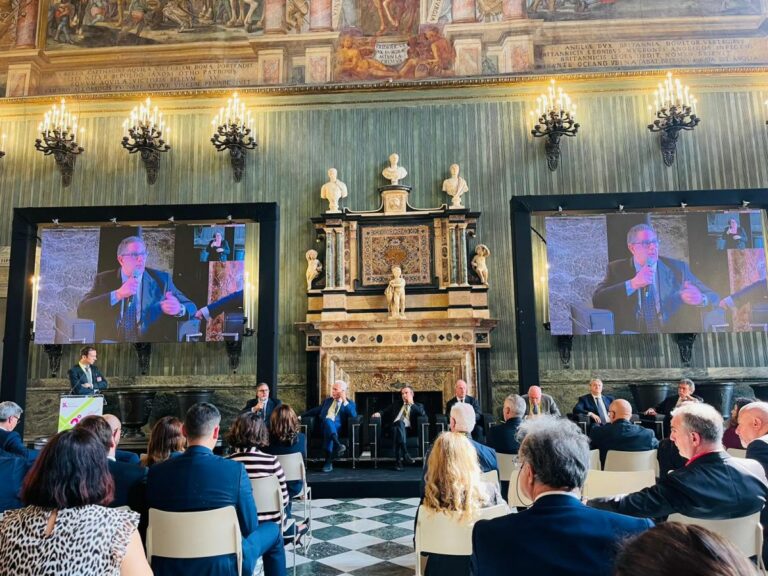 Rigassificatore, Toti “Serve legge per garantire beneficio economico”