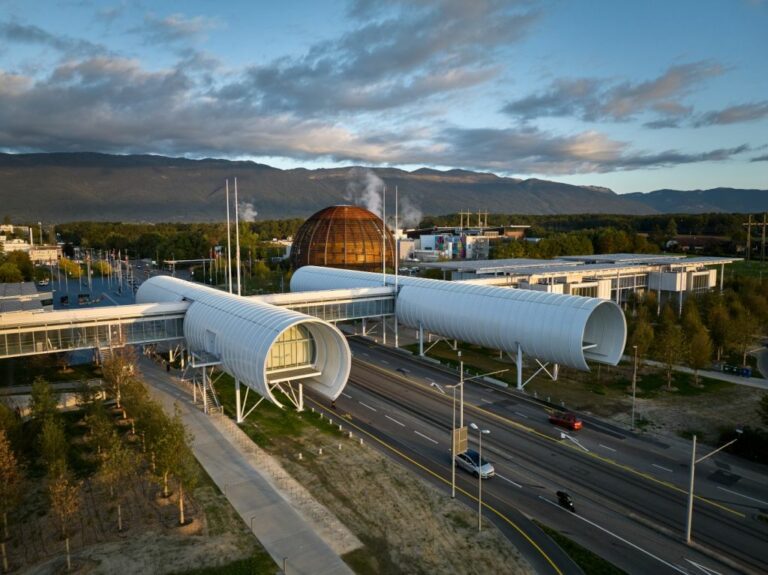 Cern inaugura a Ginevra il centro didattico progettato da Piano
