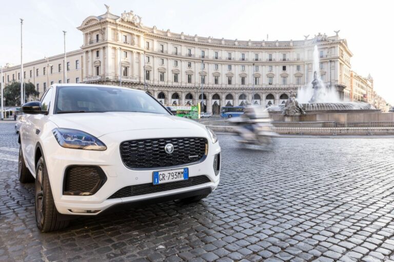 Jaguar Land Rover, alla scoperta dei segreti dell’auto elettrica