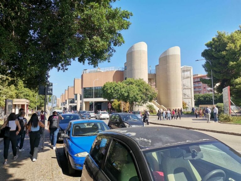 Panico all’Università di Palermo, studentessa “Ho visto un uomo armato”. Ma era un finto fucile