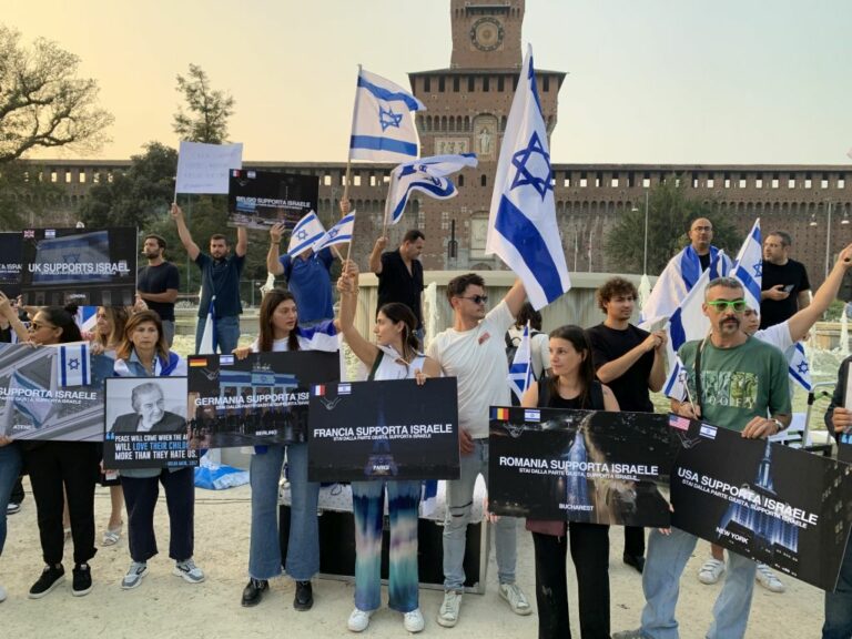 La comunità ebraica in piazza a Milano per Israele
